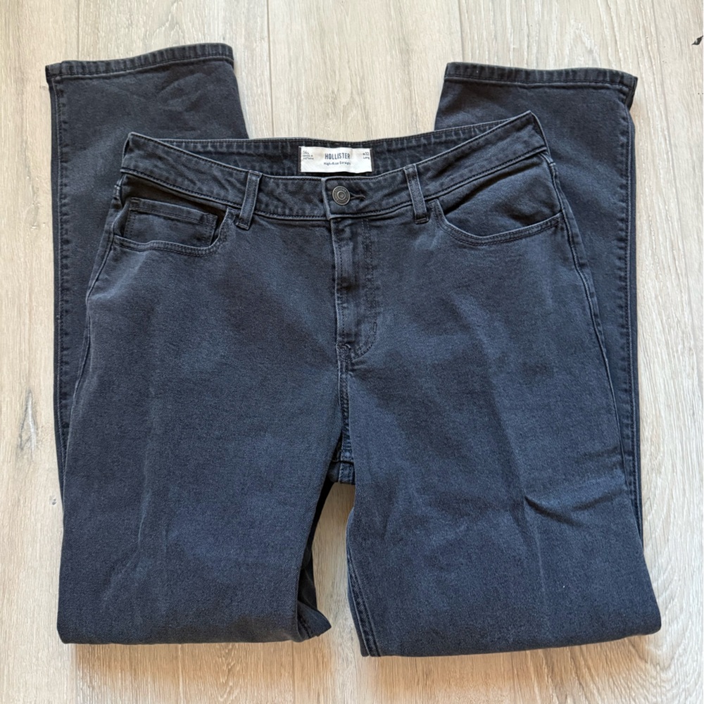 Hollister Black High-Rise Straight Jeans